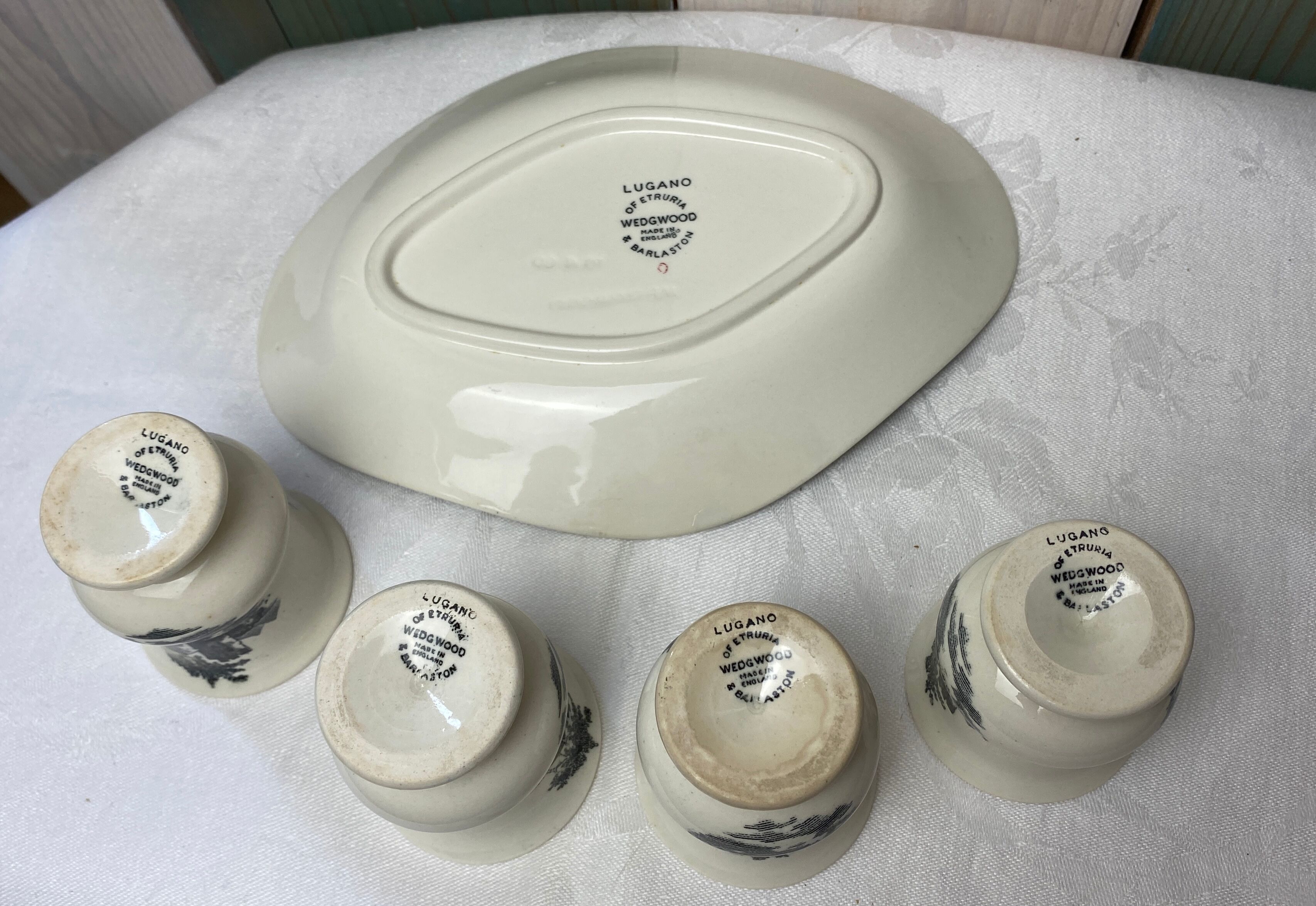 4 Wedgwood coquetiers model "Lugano" and a matching ravier