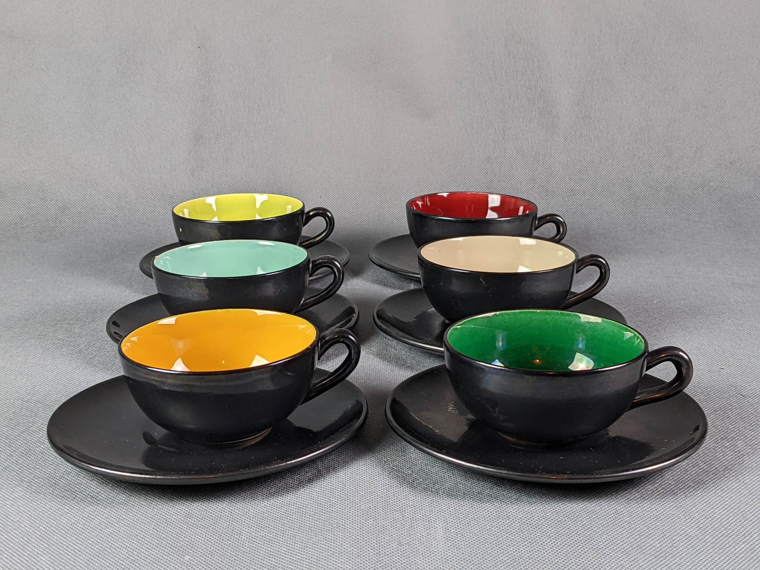 Service of 6 cups and saucers in two-tone ceramic - Faience Saint Clément