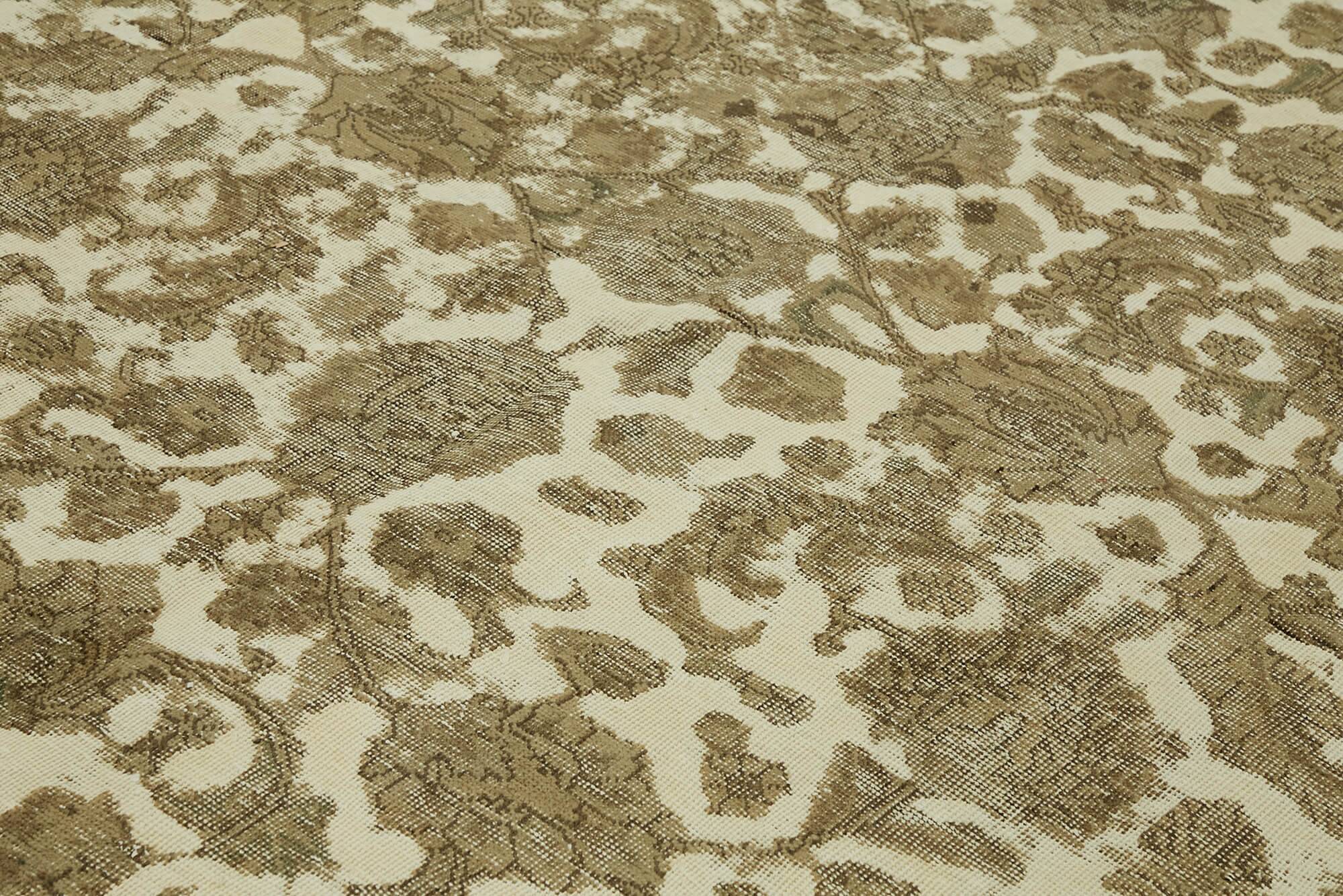 Hand-Knotted Persian Antique 1970s 298 cm x 398 cm Beige Wool Carpet