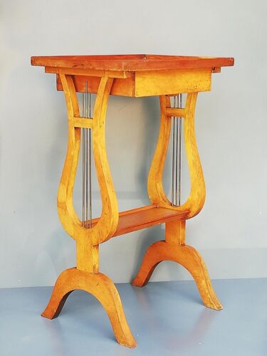 Table ancienne en forme de Lyre