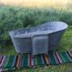 Ancienne baignoire en zinc pour le jardin.