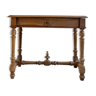 Small desk with turned legs