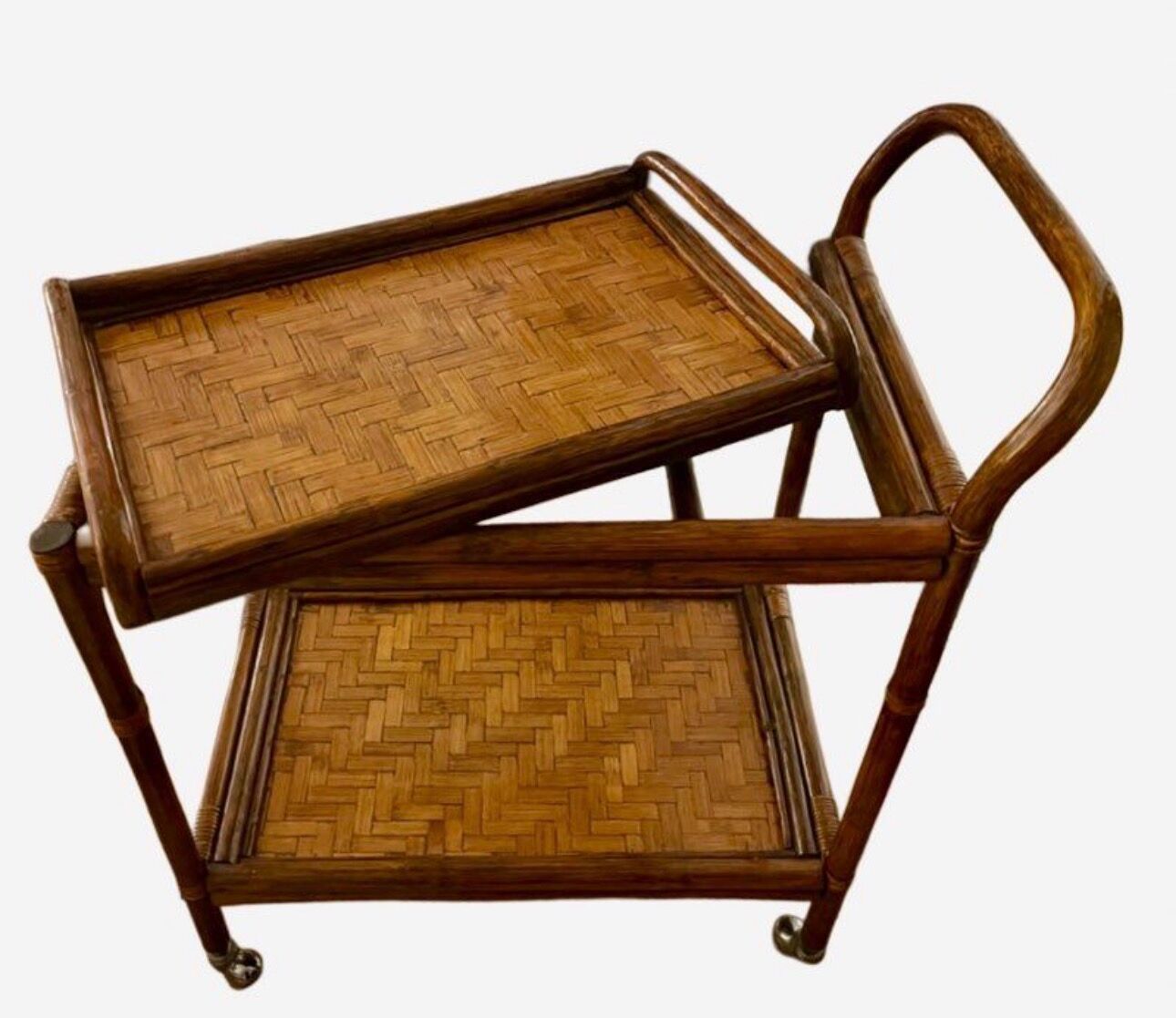 Vintage rolling dessert trolley in rattan and bamboo with removable tray from the 70s.
