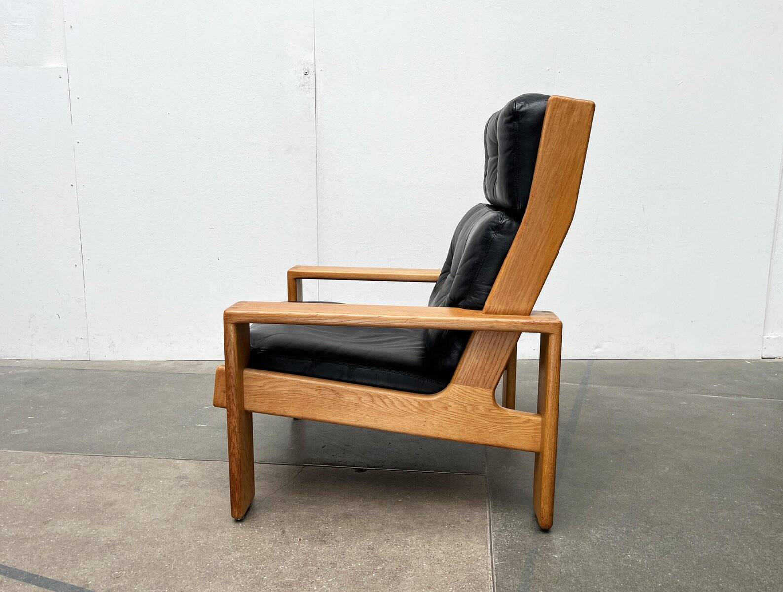 Mid-Century lounge chair model Bonanza with a high back in leather by Esko Pajamies for Asko, Finland, 1960s.