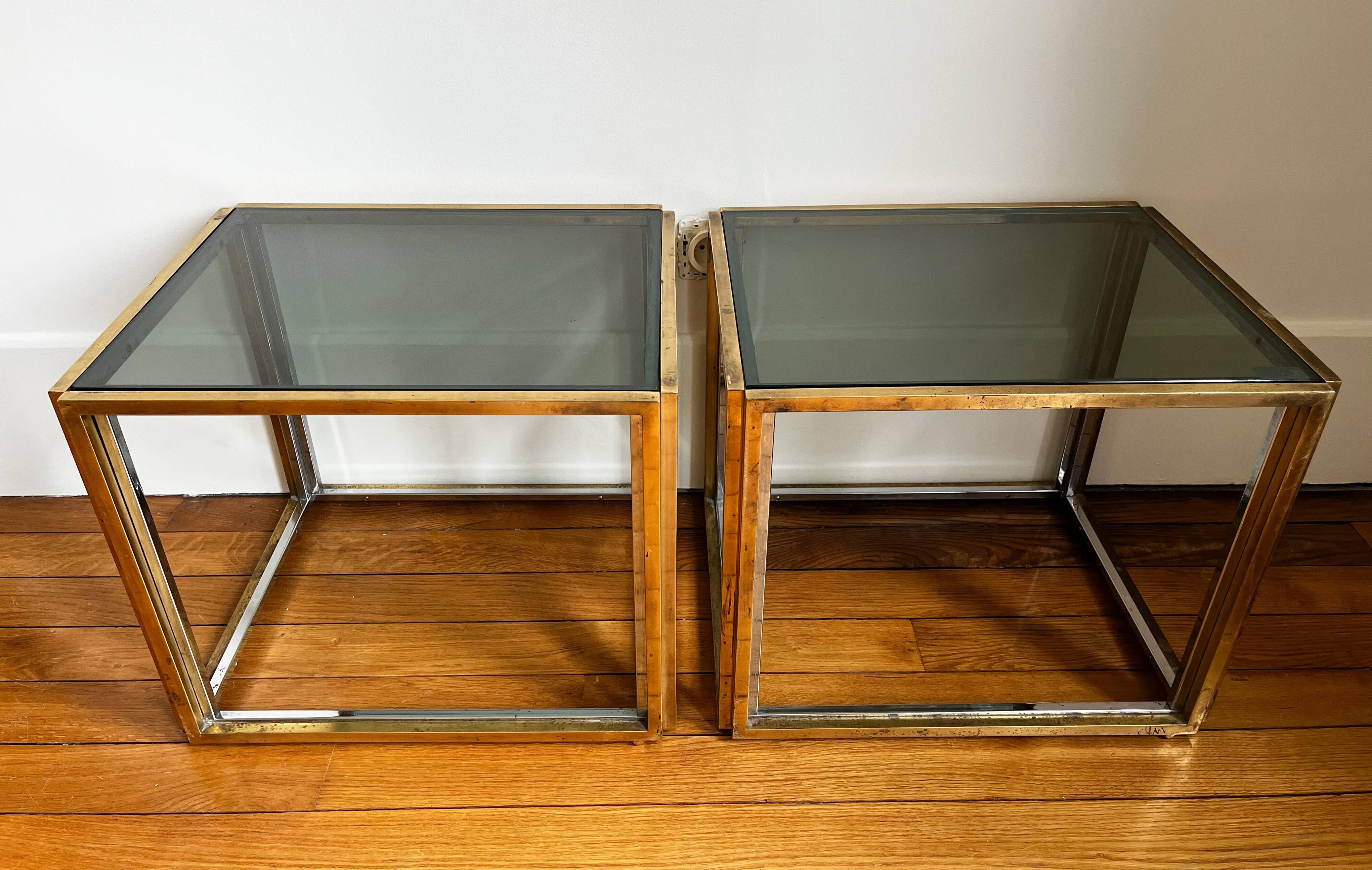 Paire de gueridon / bouts de canapé / chevets, chrome et doré, 1970s