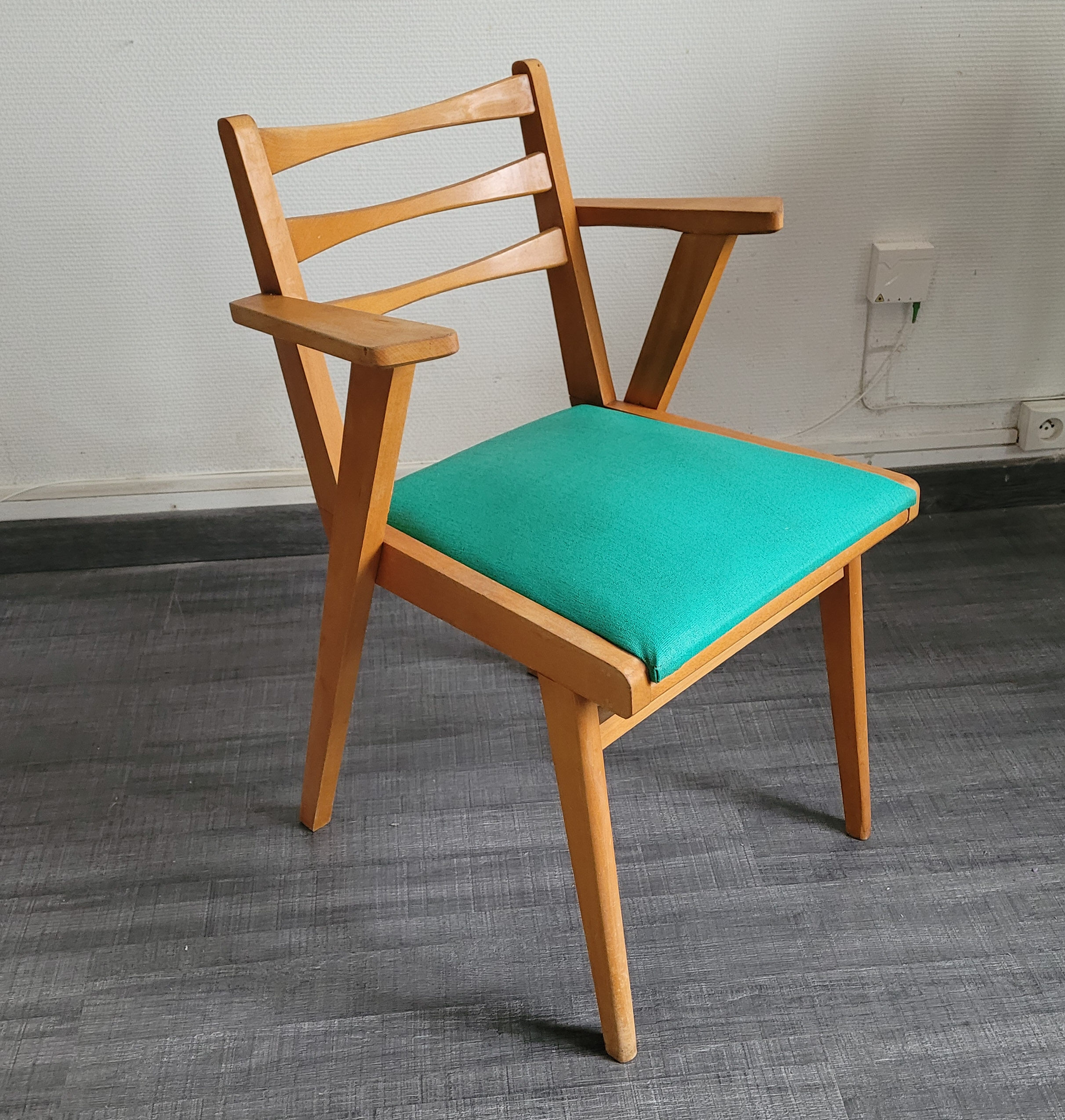 Scandinavian armchair type bridge