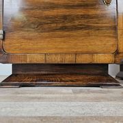 Tables de chevet en noyer Art Déco avec porte et tiroir