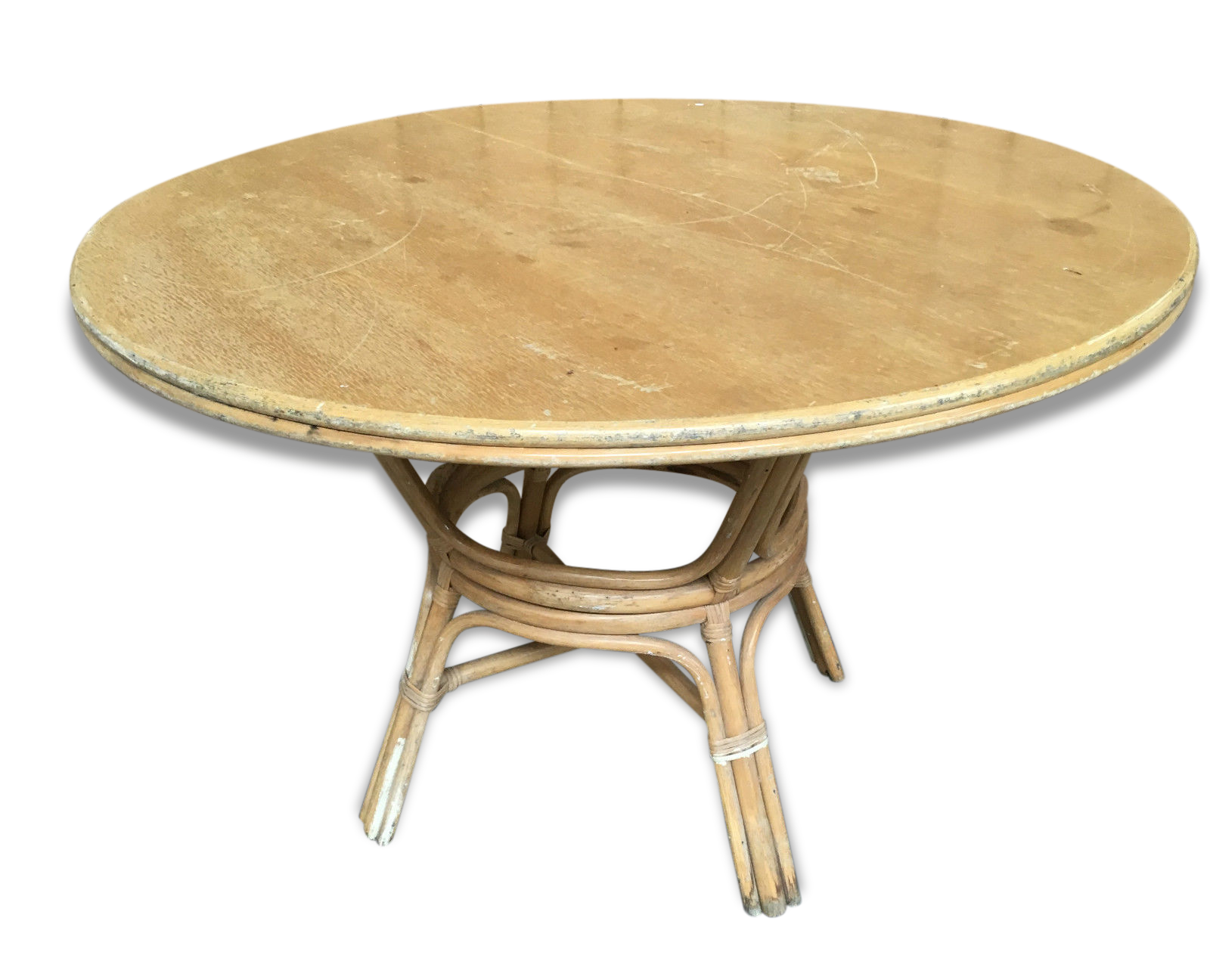 Round table rattan