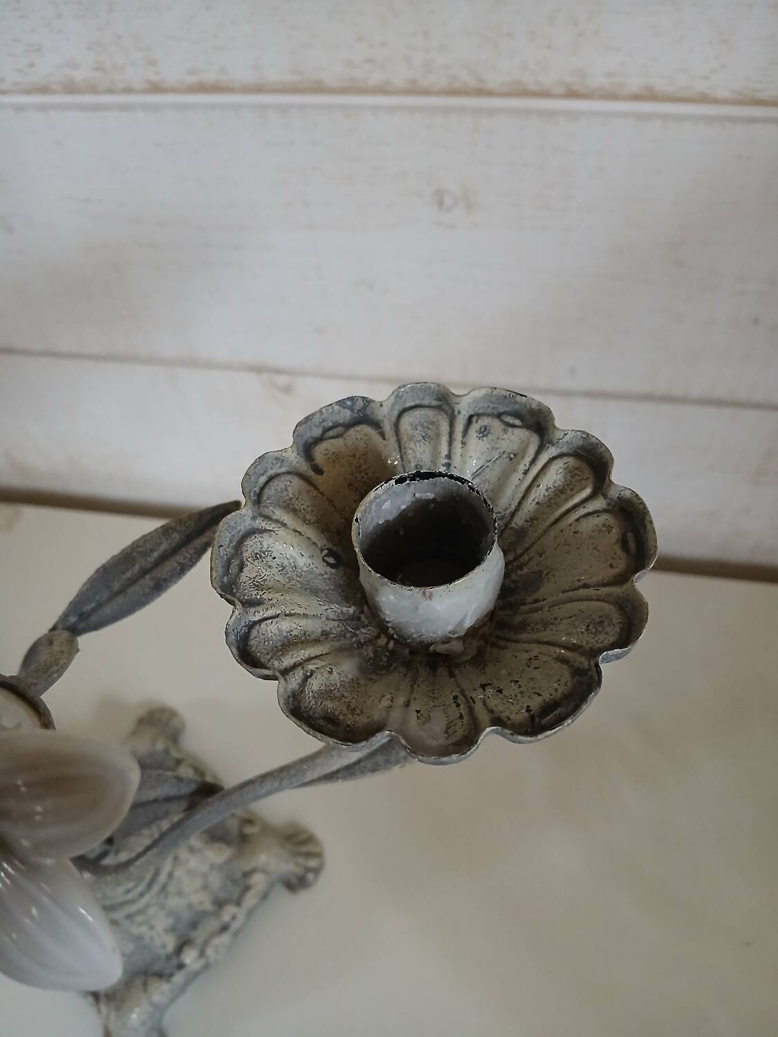 Antique chandelier in cast iron/metal and porcelain