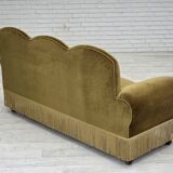 Canapé/lit de repos 2 places des années 1950, velours vert clair, pieds en frêne.