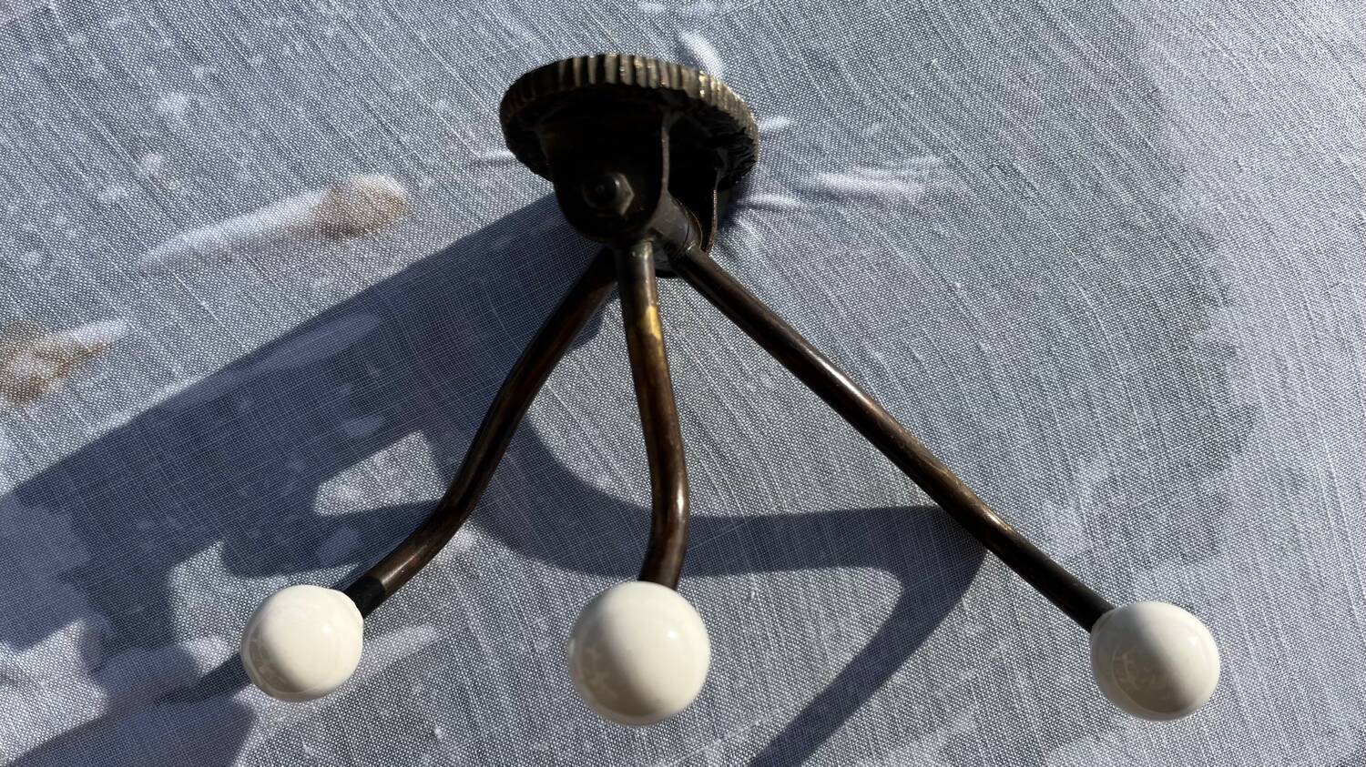 Vintage bakelite 3 ball hook