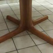 Table à manger ronde en teck style Baumann à pied central Table scandinave vintage