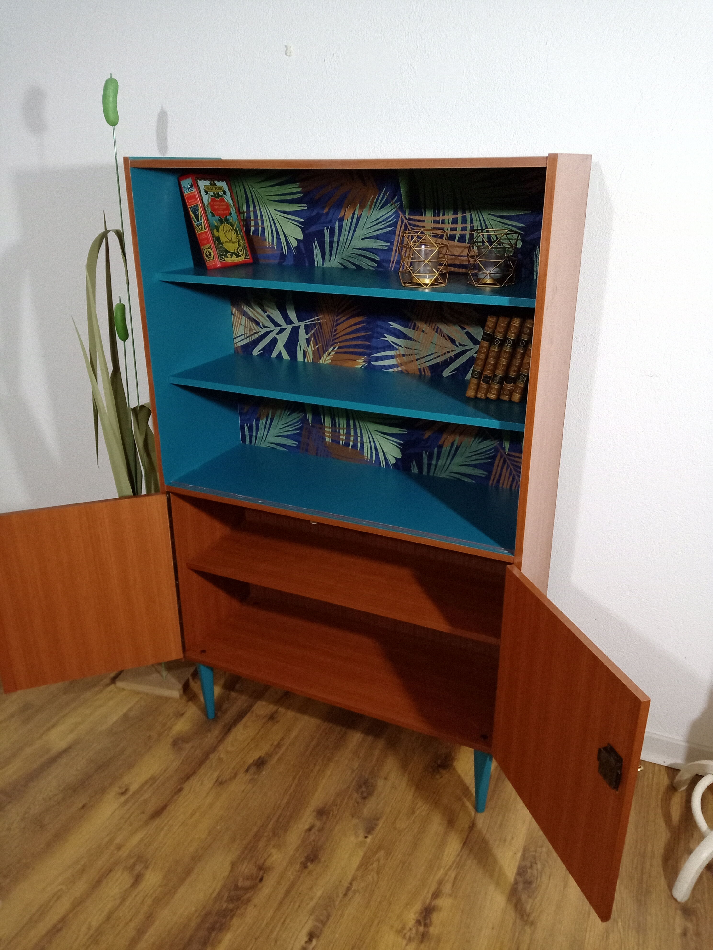 Vintange and tropical library