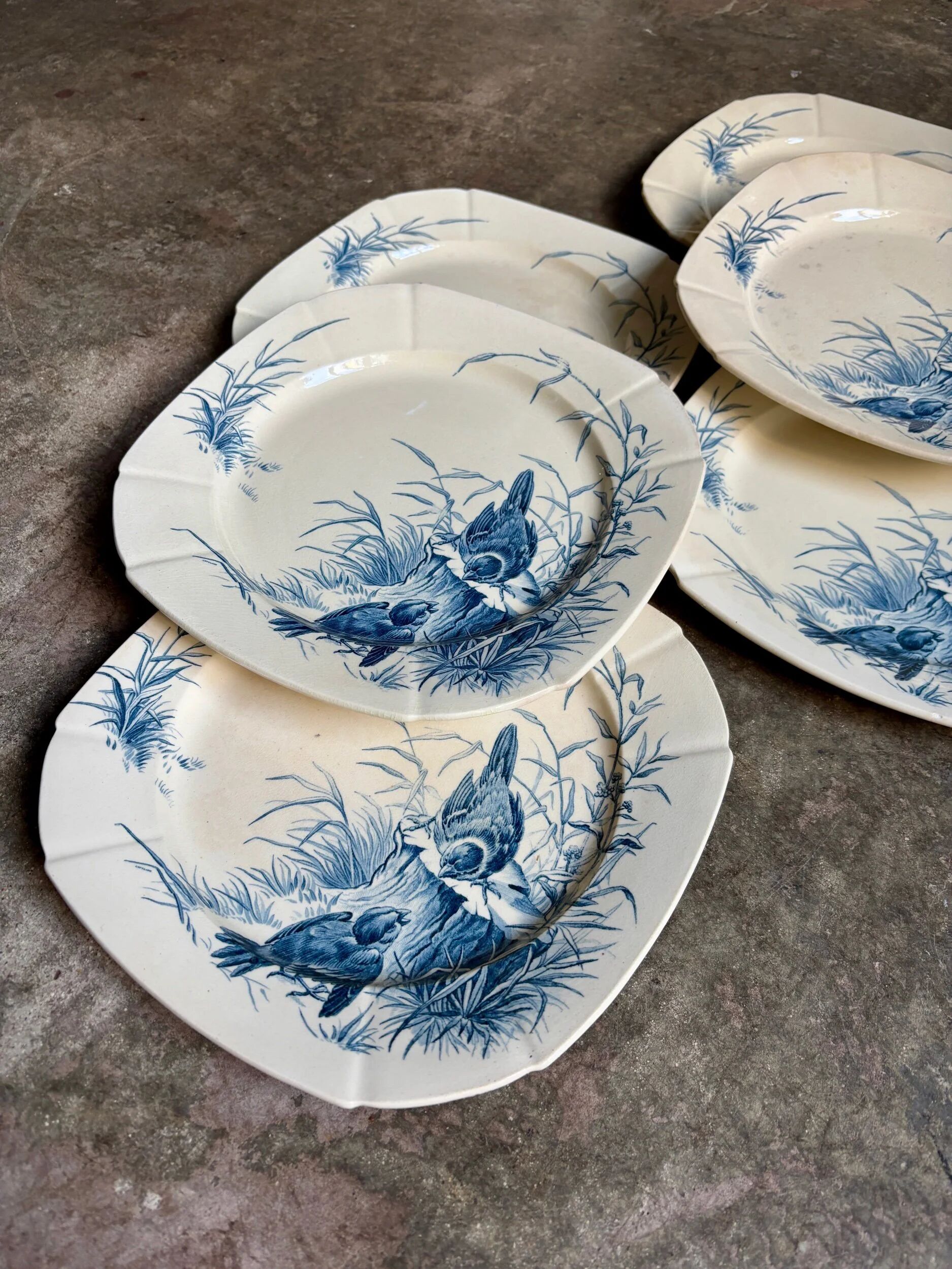 6 blue ironstone flat plates from Gien, "Birds" service, circa 1870, no. 1