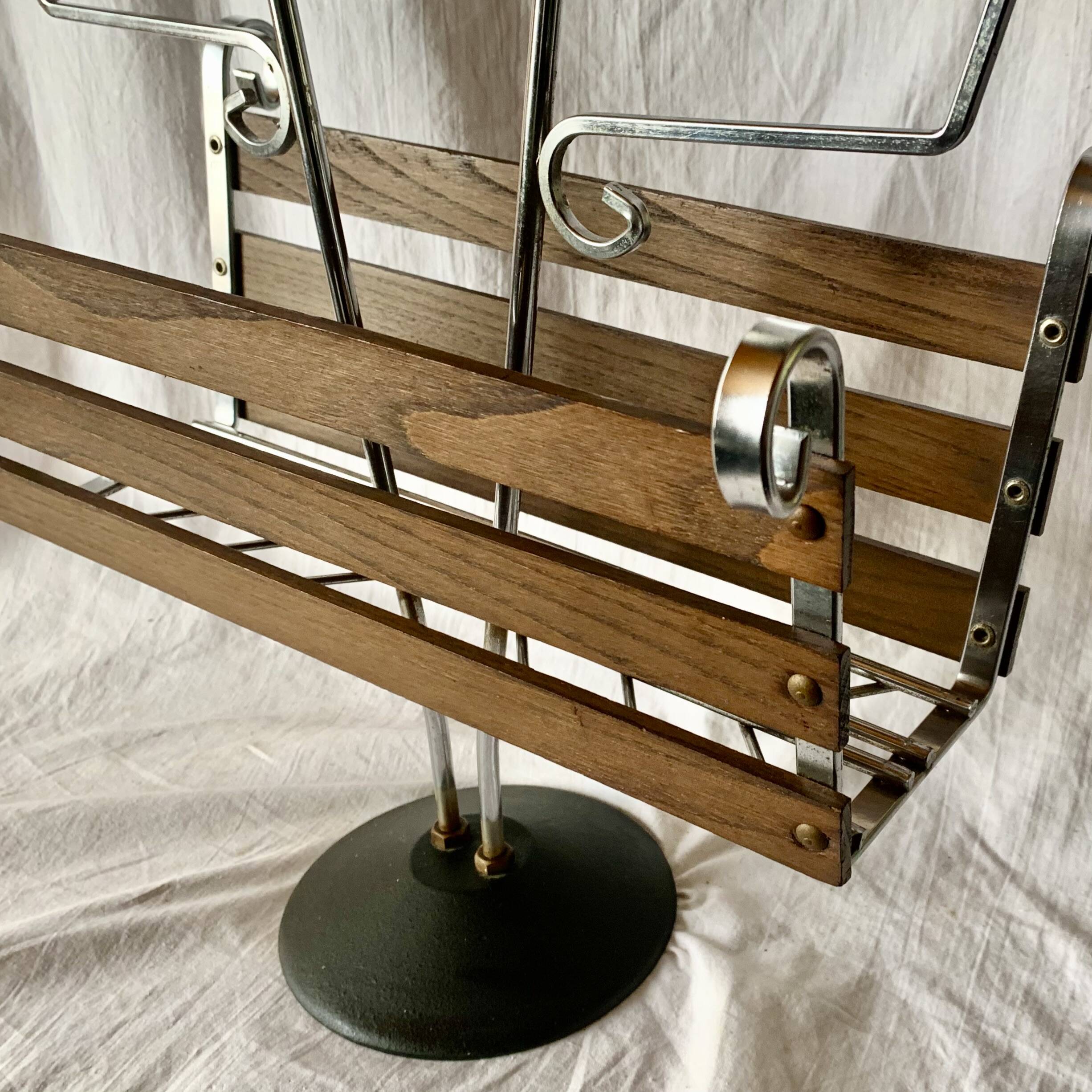 : Multifunctional magazine rack from the 50s-60s in chrome-plated metal and solid wood