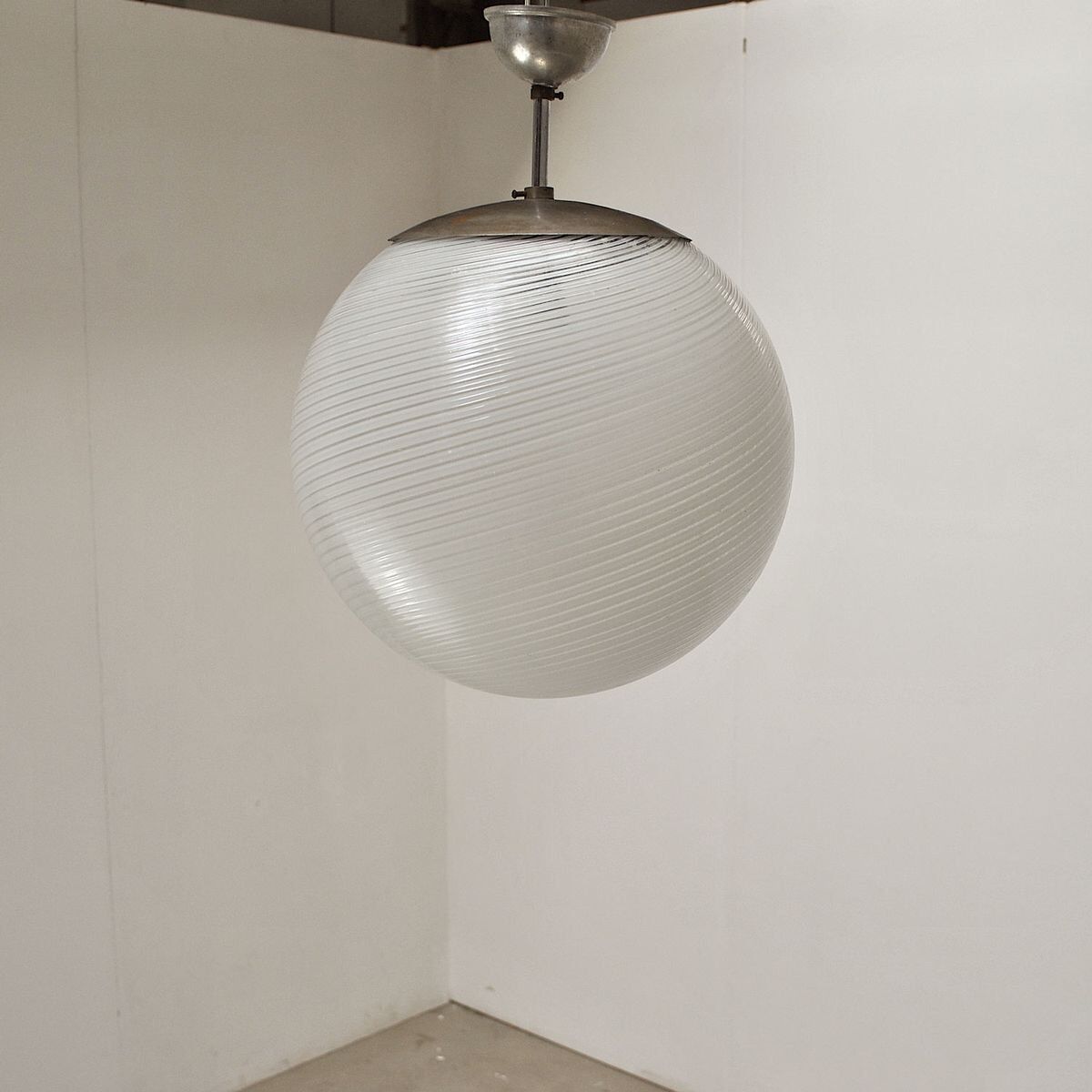 Suspended Sphere Lamp by Alessandro Diaz de Santillana, 1950s