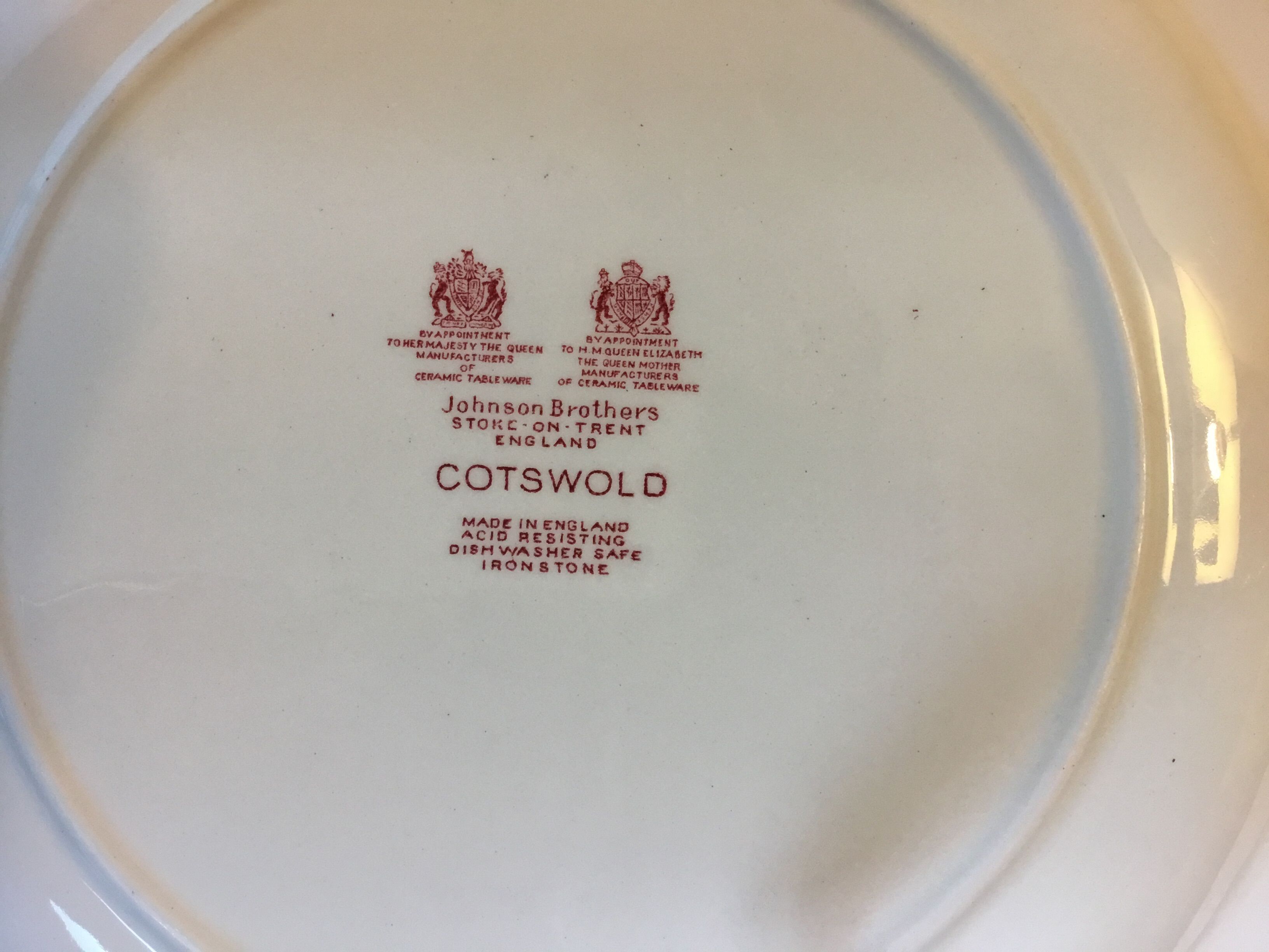 Round dish in english porcelain