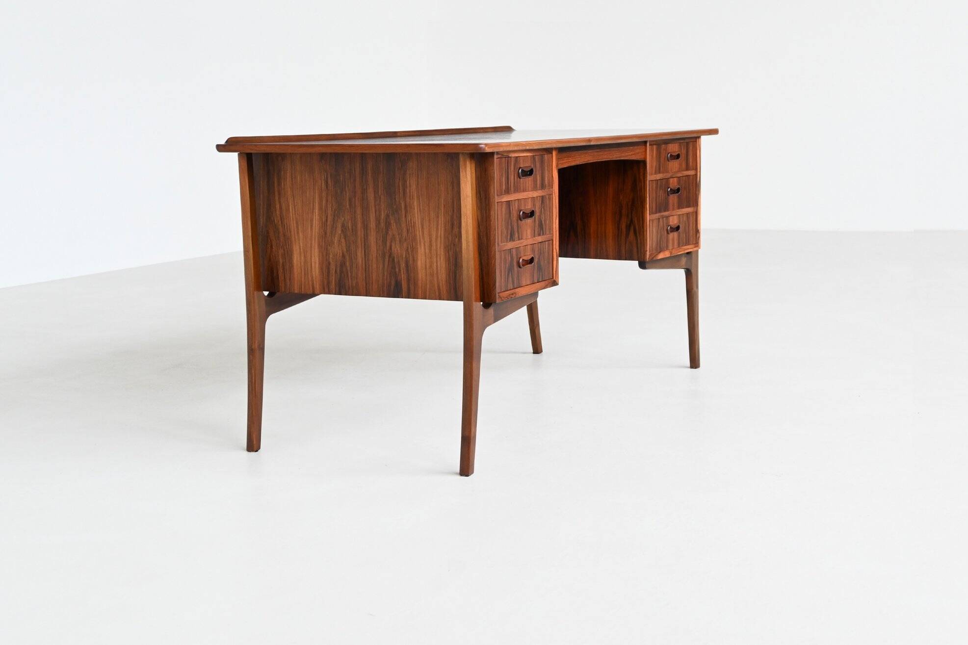Svend Aage Madsen writing desk in rosewood H.P. Hansen Denmark 1960