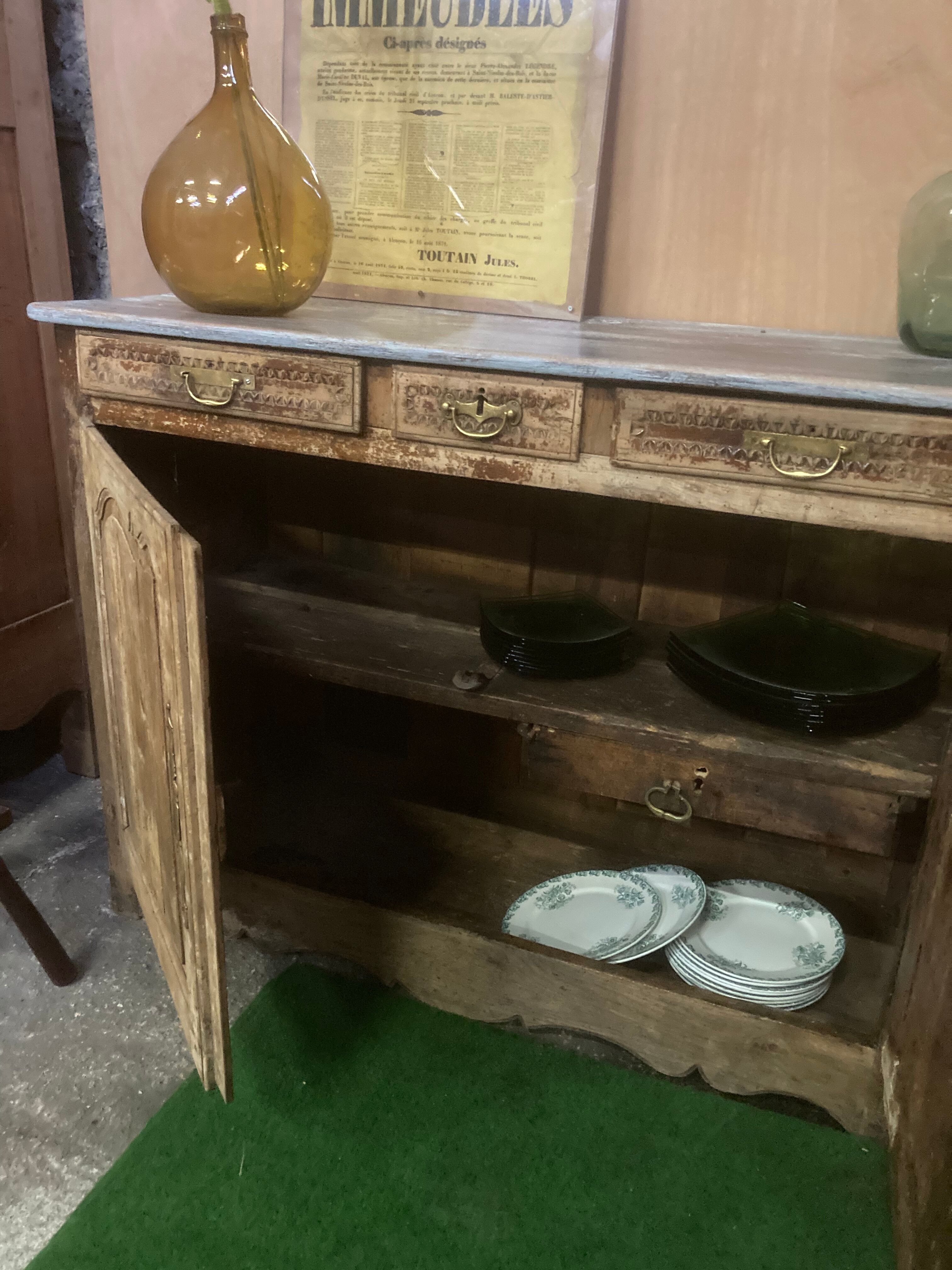 Buffet 18 th raw wood