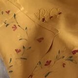 Yellow linen table centre
