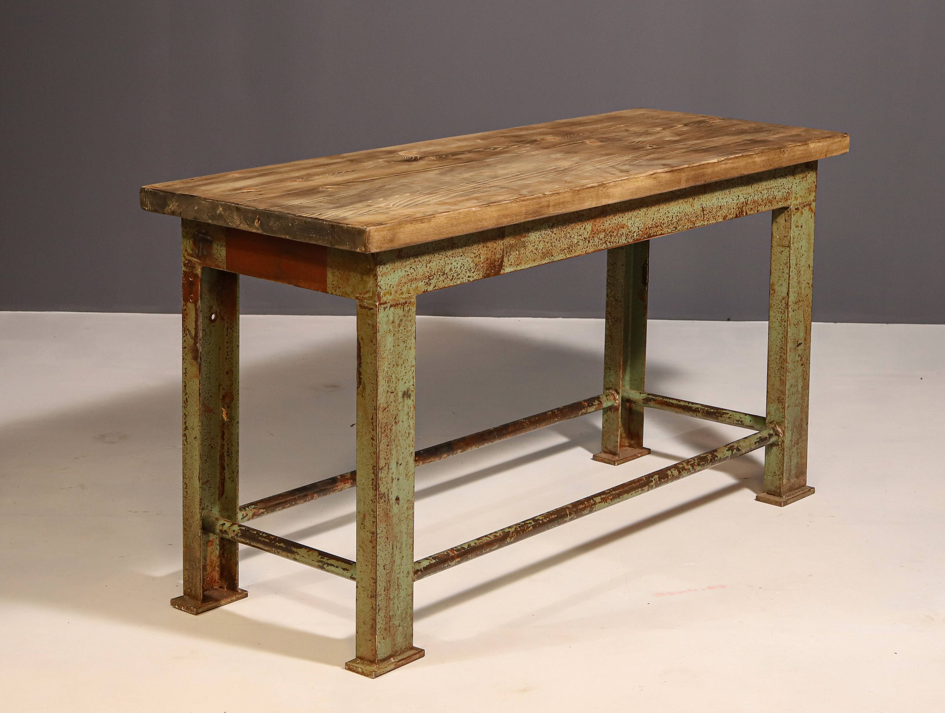 Table de cuisine industrielle en fer des années 1950, Tchécoslovaquie