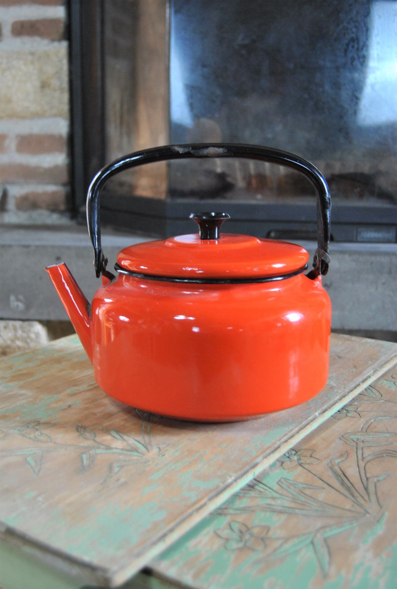 Orange enamelled kettle 60s/70s