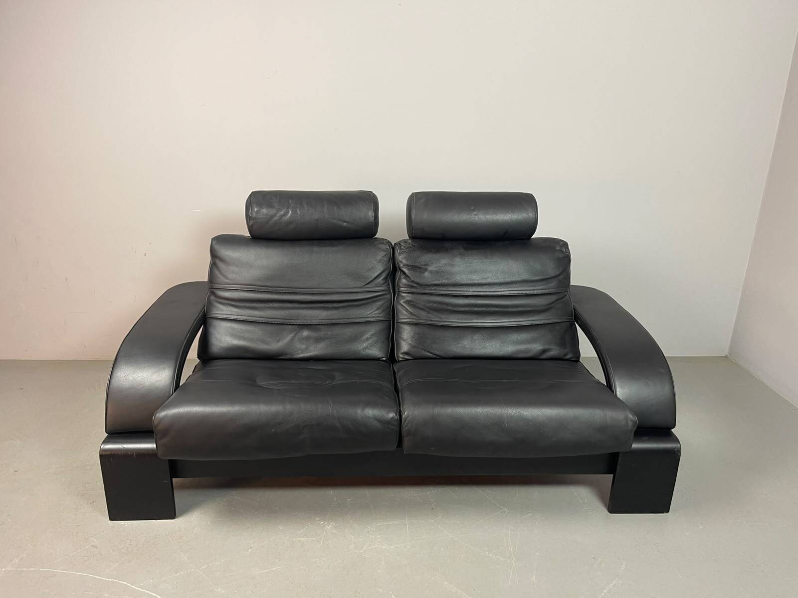 Black Leather Ake Fribytter “Kroken” Two-Seater Sofa for Nelo Möbel. Sweden