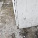 Ancienne armoire parisienne rustique patinée blanche en chêne et sapin