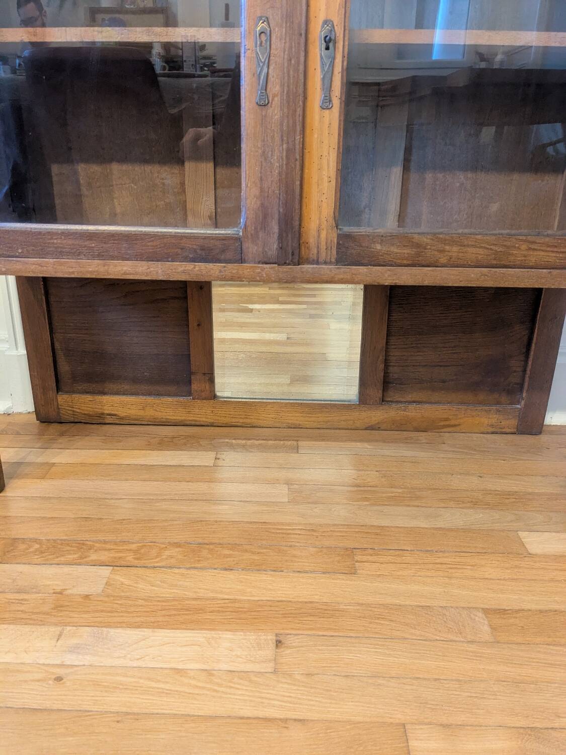 Glass cabinet