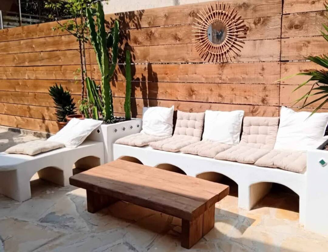 Table basse en bois massif – style brutaliste / wabi-sabi – fait main