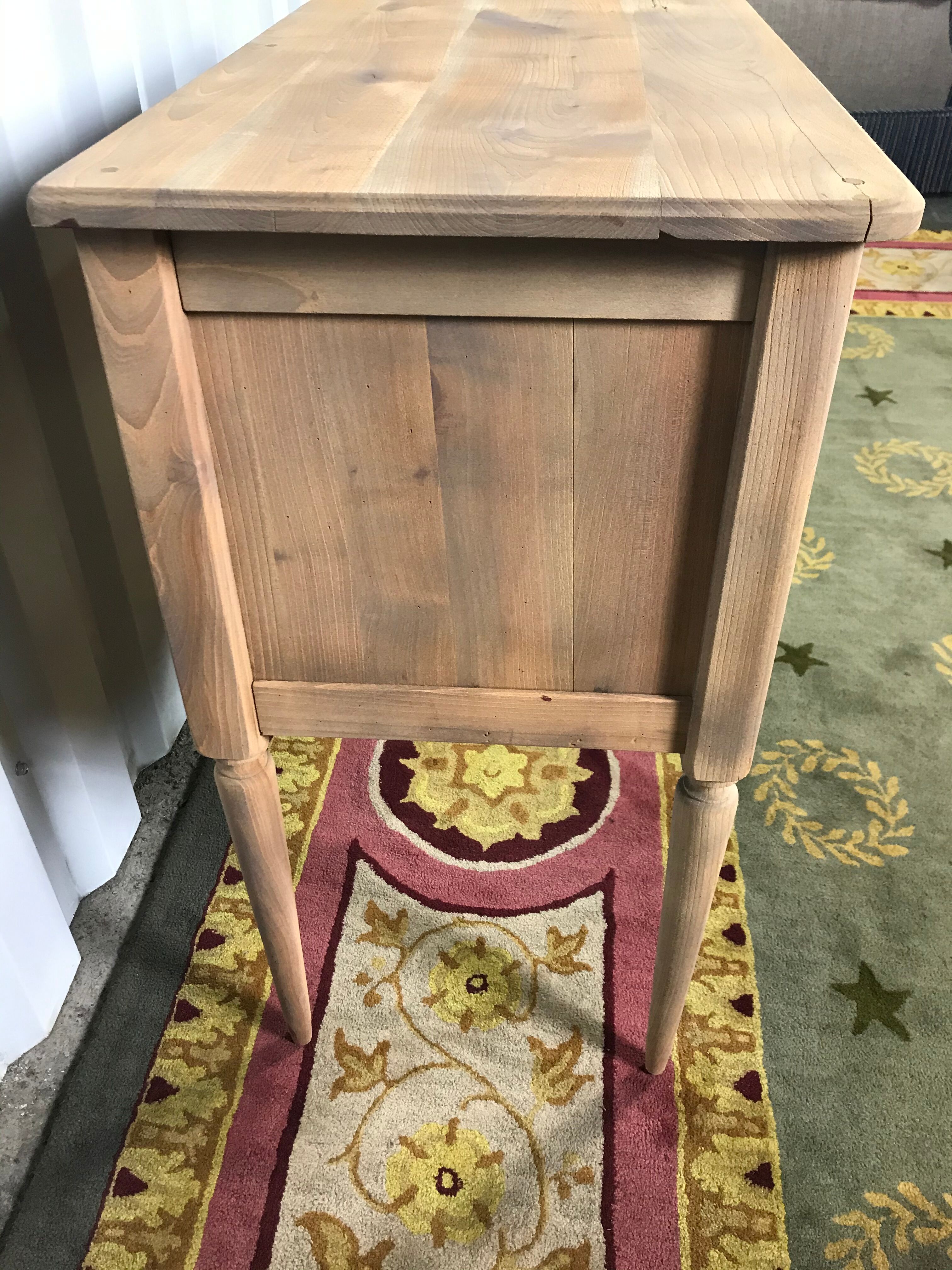 Louis XVI-style dresser erased