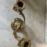 Paire de bougeoirs rocaille en bronze doré