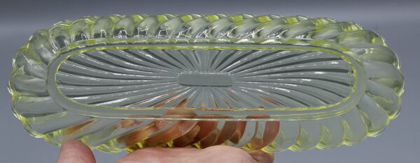 Ancien ravier porte peigne en cristal signe baccarat modele bambou tors jaune