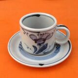 4 coffee cups / saucers glazed ceramic