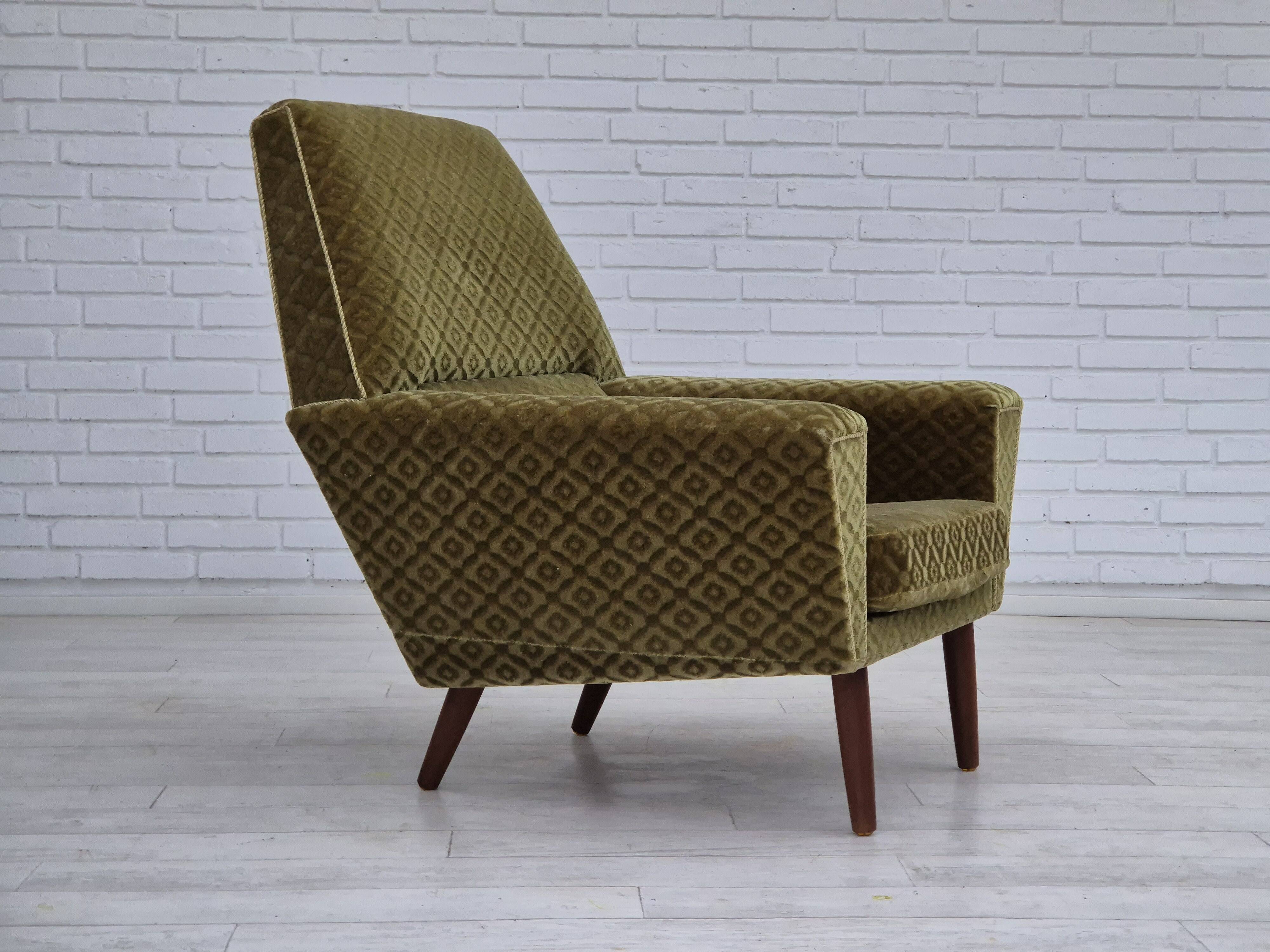 Fauteuil danois à dossier haut de georg thams, revêtement original, velours vert, bois de teck.