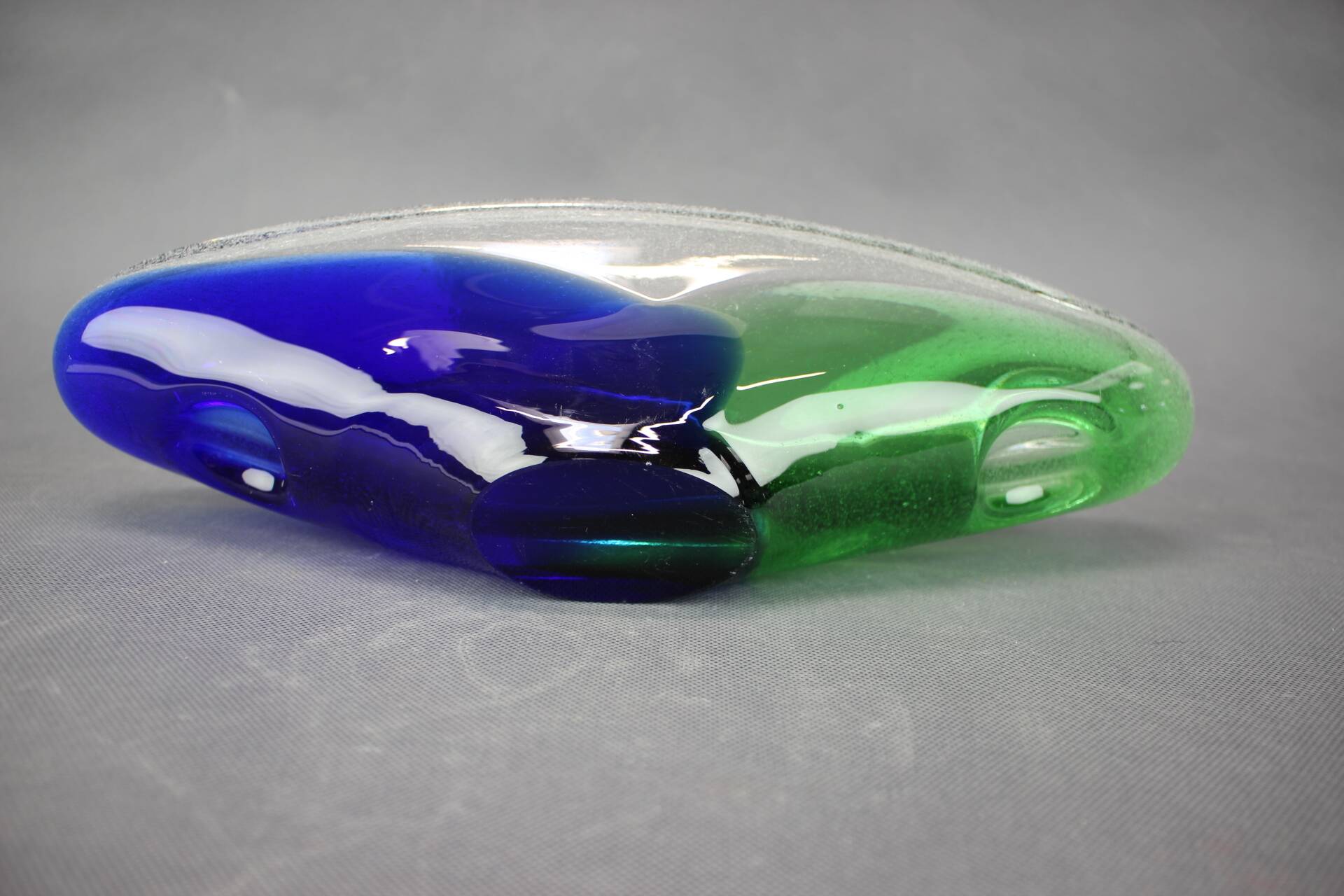 Bol en verre d'art Czechoslovakien Novy Bor bleu et vert, années 1960