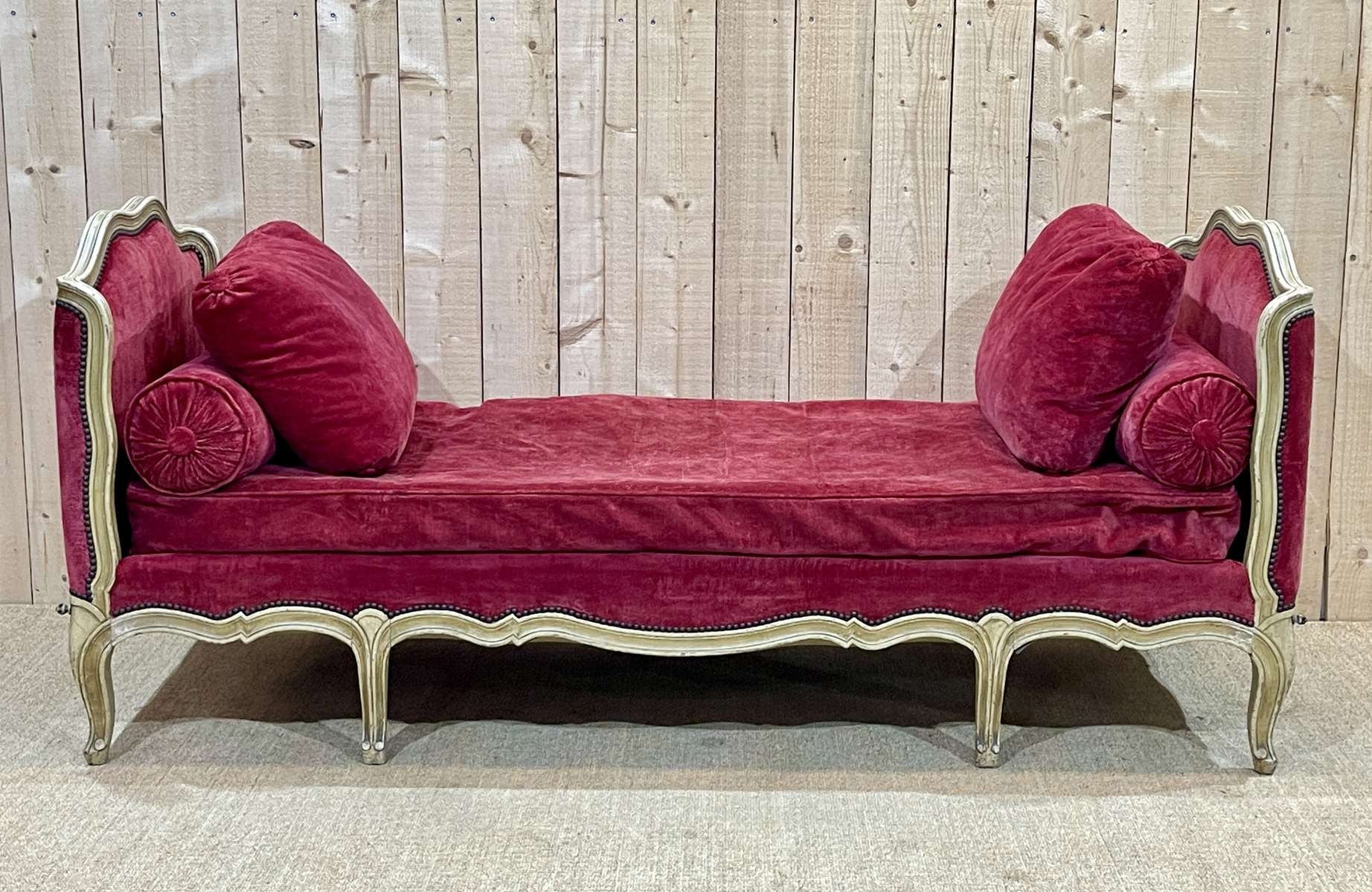 Louis XV style daybed in painted wood and covered with a red velvet