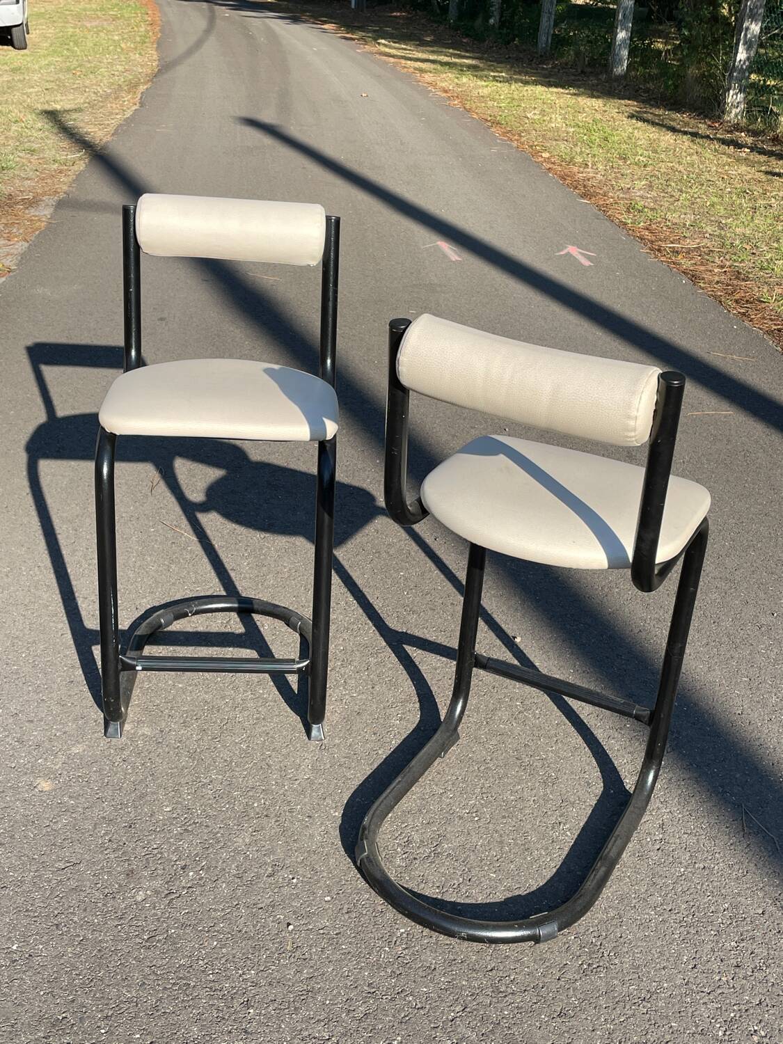 Pair of 1980s high chairs in leather and metal