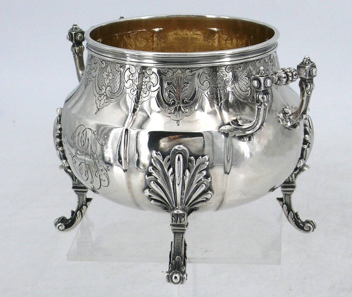 Edmond Tétard, beau sucrier en argent massif Minerve de style Régence.