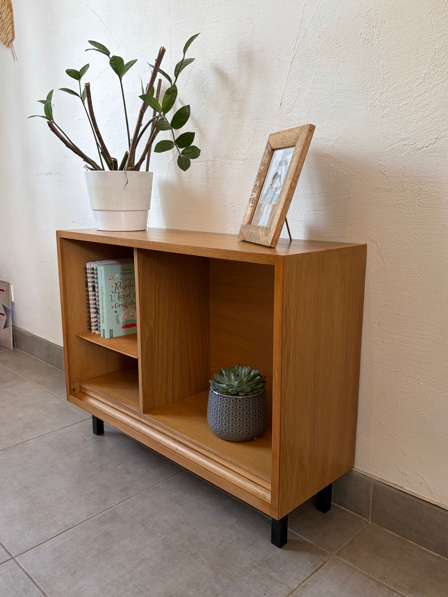 Charming vintage shelf / TV unit