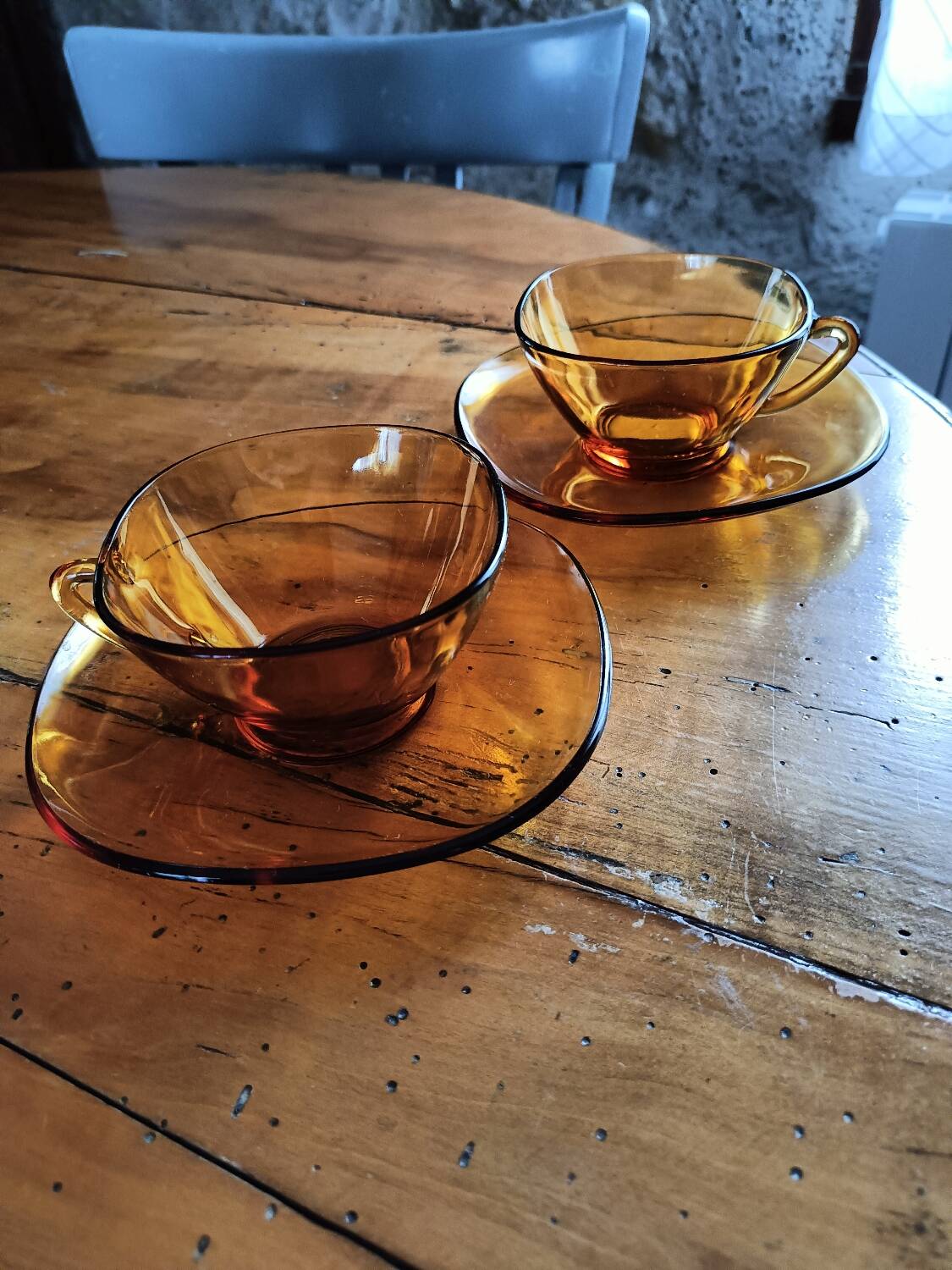 2 coffee cups and saucers Vereco