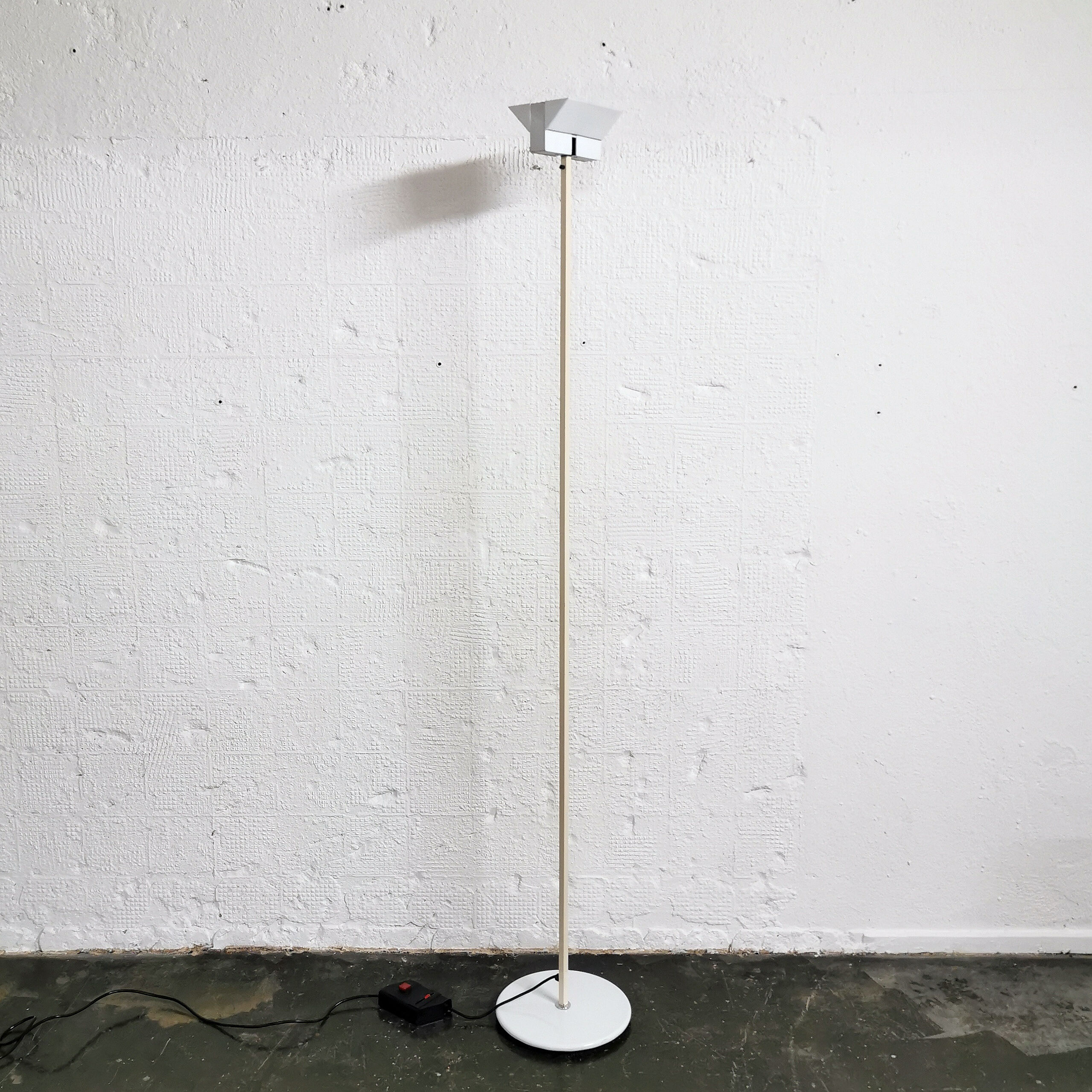 White halogen lamppost, Valenti, 1980