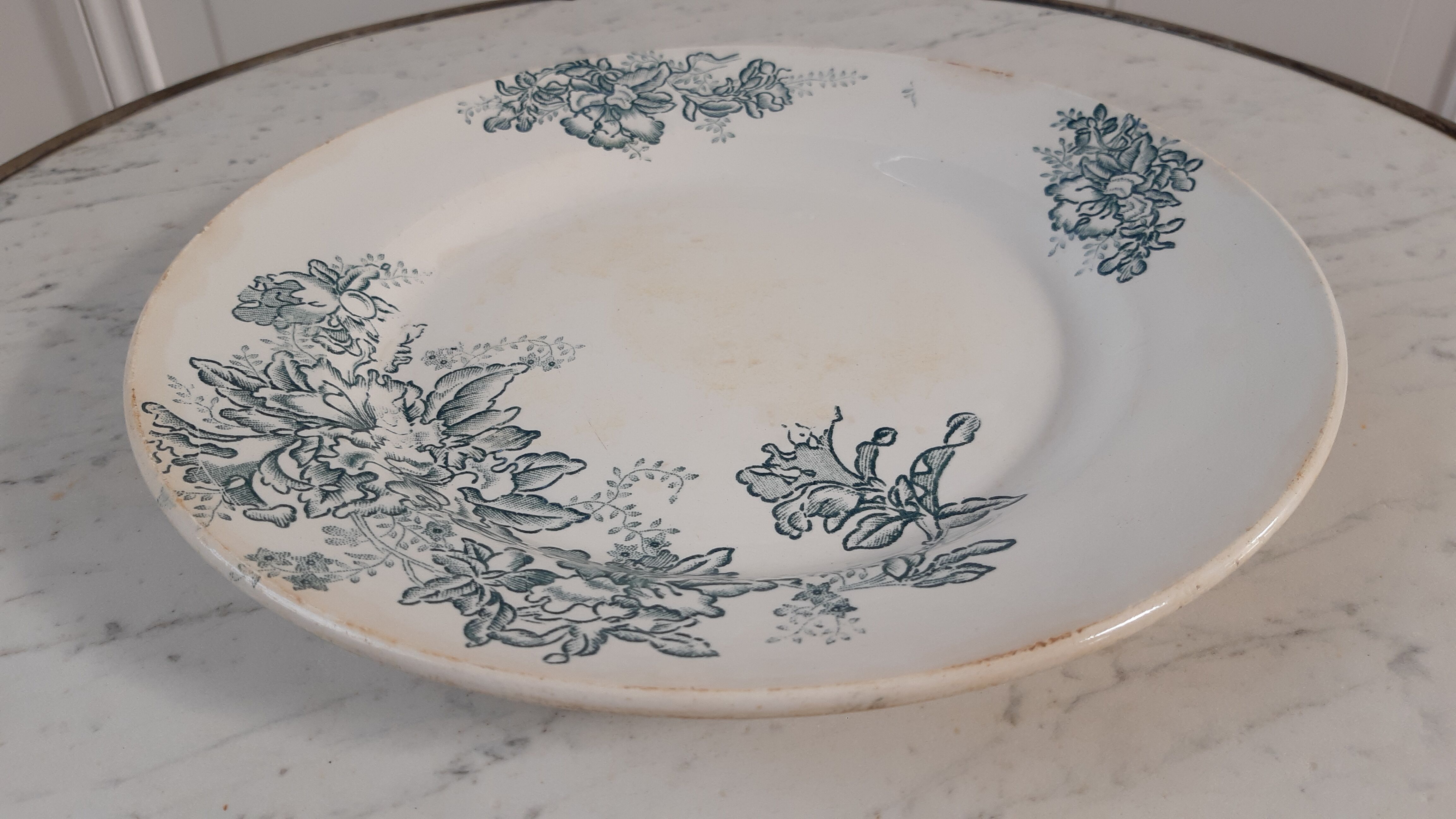 Flat iron earth earthenware of Givors late nineteenth century