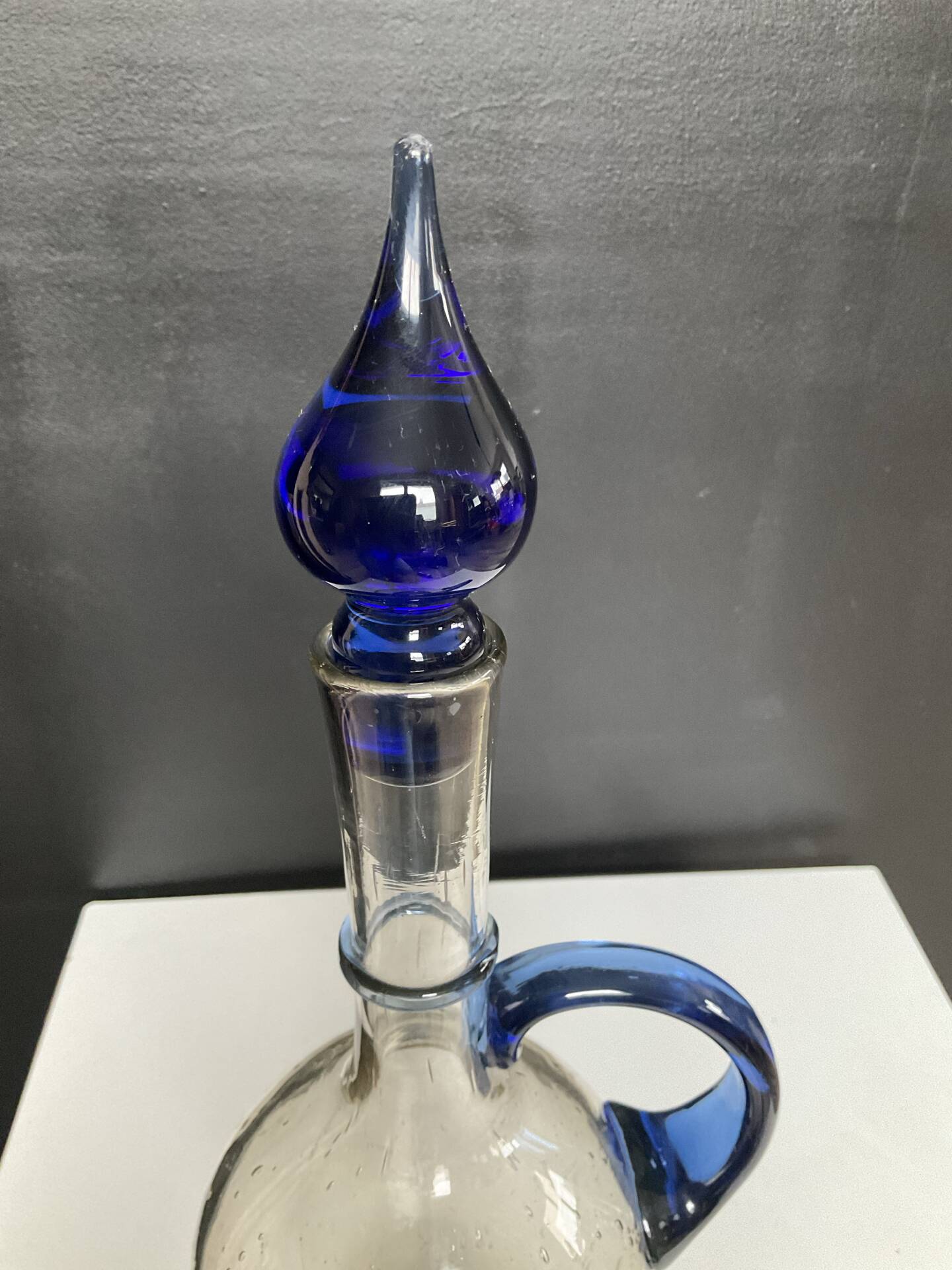 Vintage carafe in blown and bubbled glass paste.