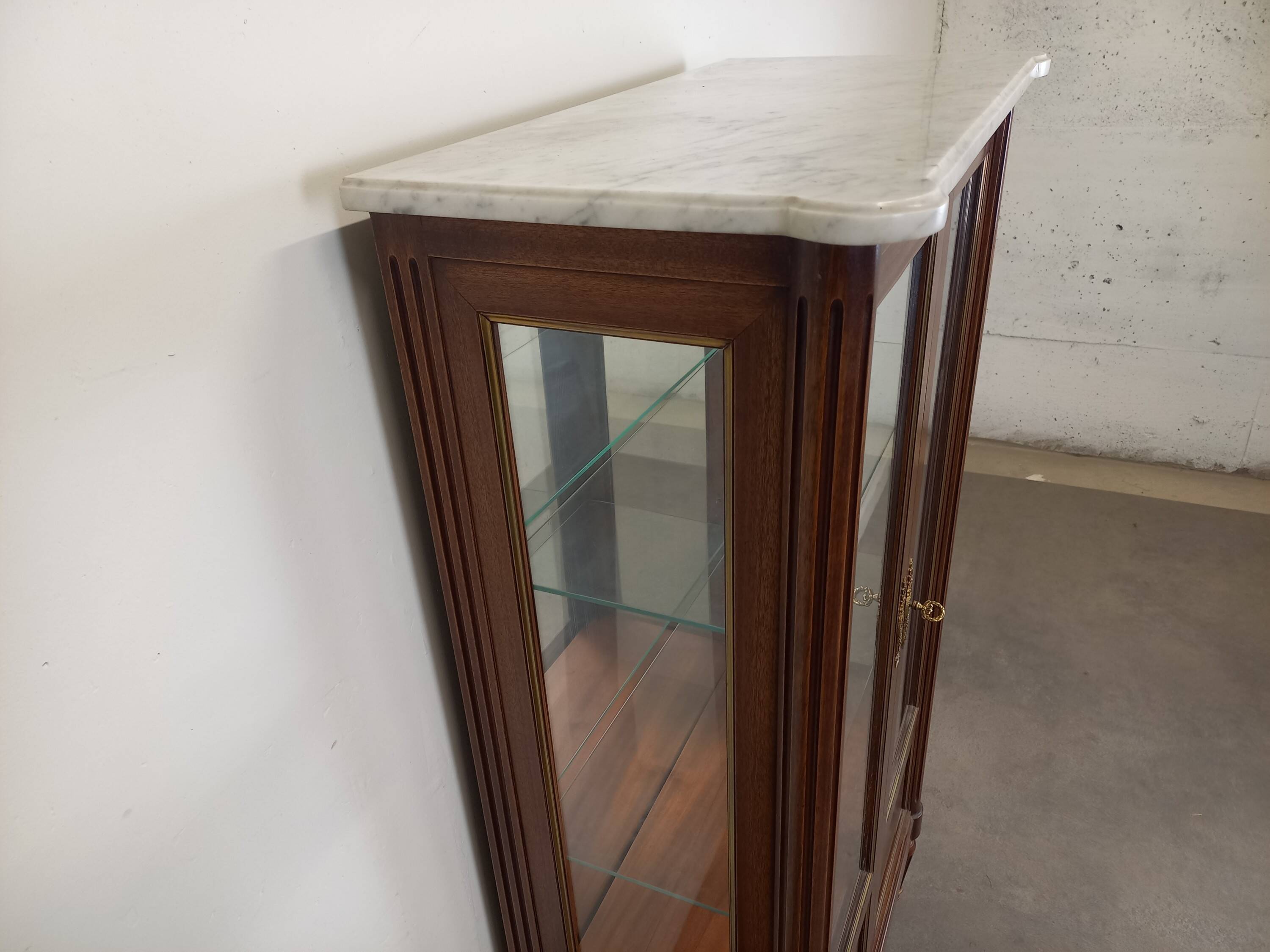 Vitrine de style Louis XVI