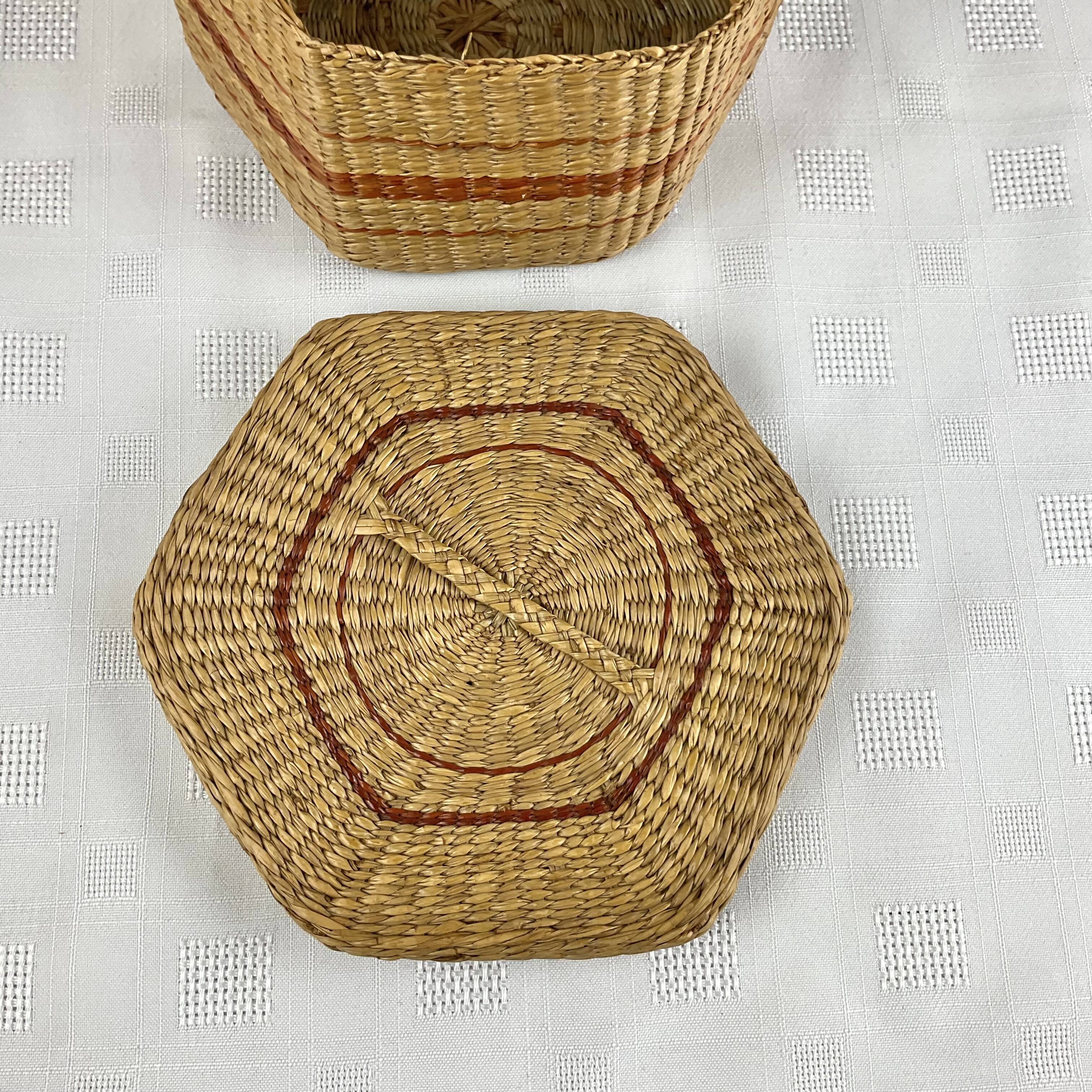Vintage wicker box/basket