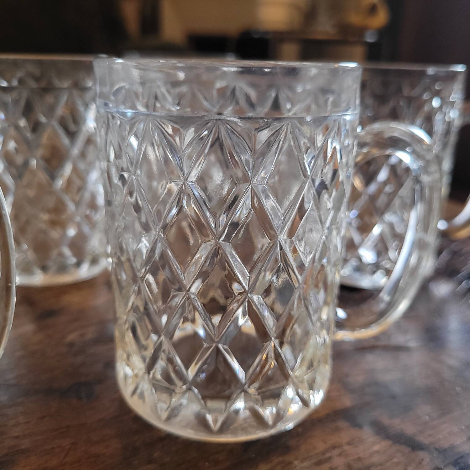 6 mazagrans en verre pressé motif diamant
