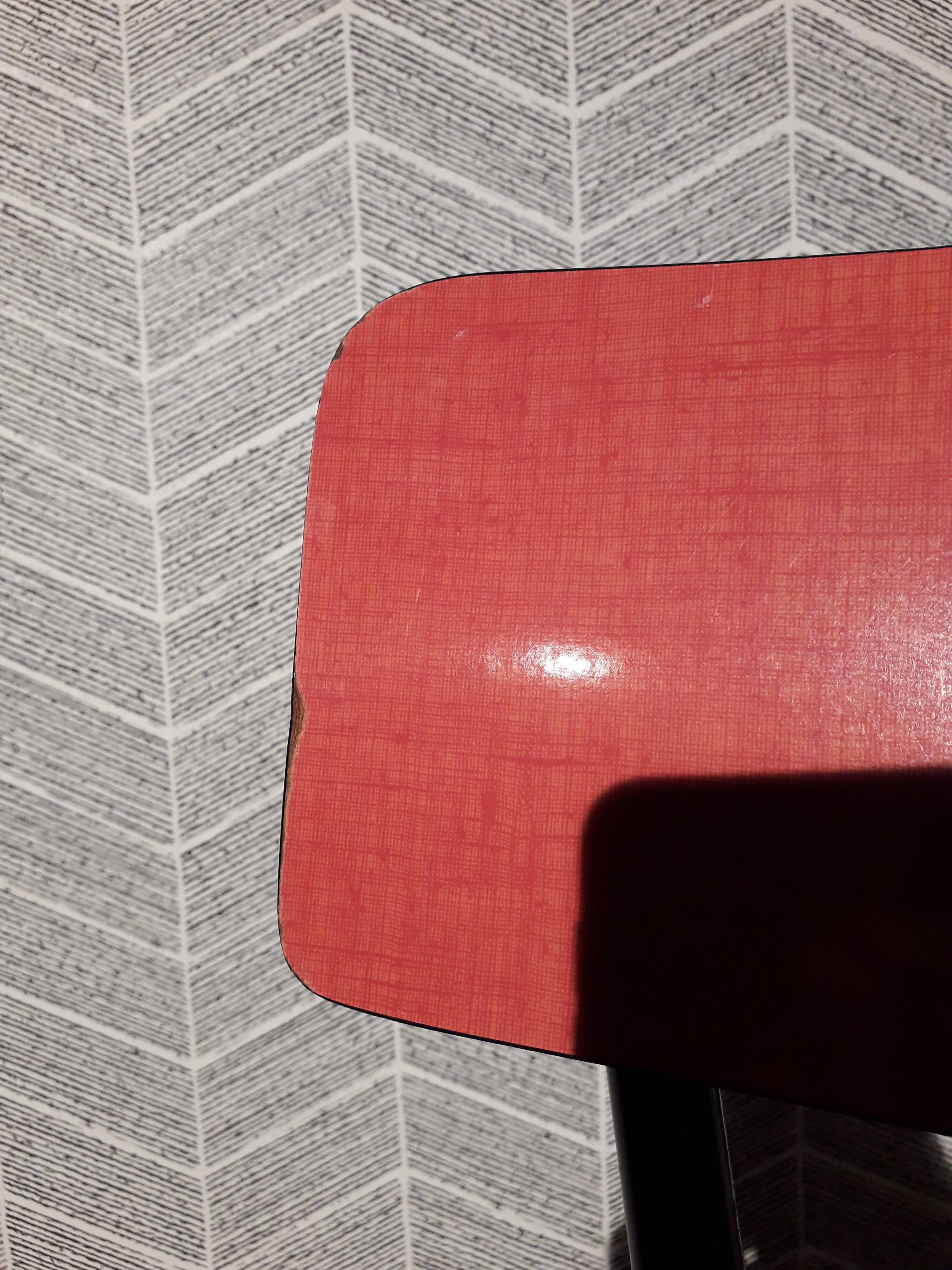 Chaise formica et moumoute