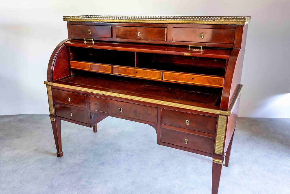 Large cylinder desk, Directoire