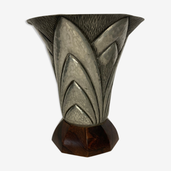 Art Deco, repelled tin vase signed René DELAVAN around 1930